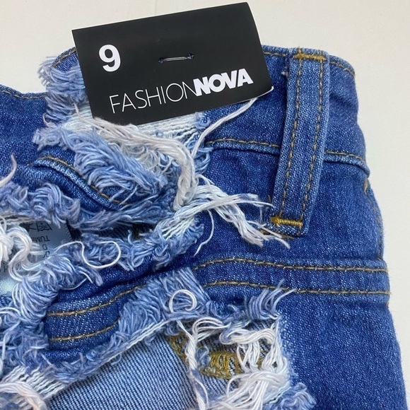 🆕Fashion Nova - Yes Now Distressed Bermuda Shorts - Picture 6 of 10
